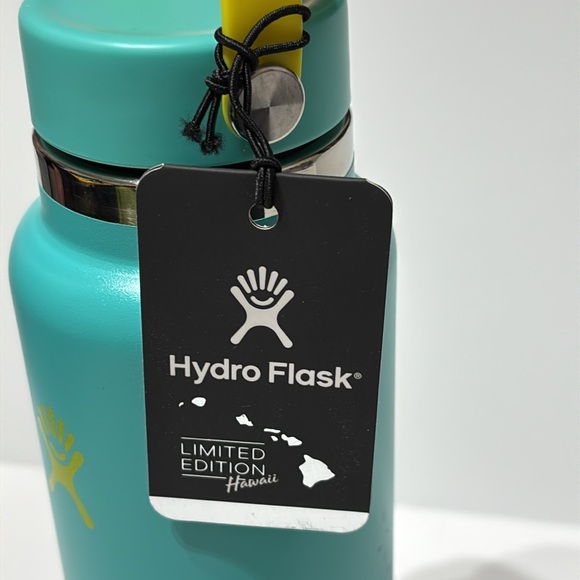 Hydro Flask LIMITED EDITION 40 oz. Hawaii Water Bottle in Mint - Picture 11 of 11
